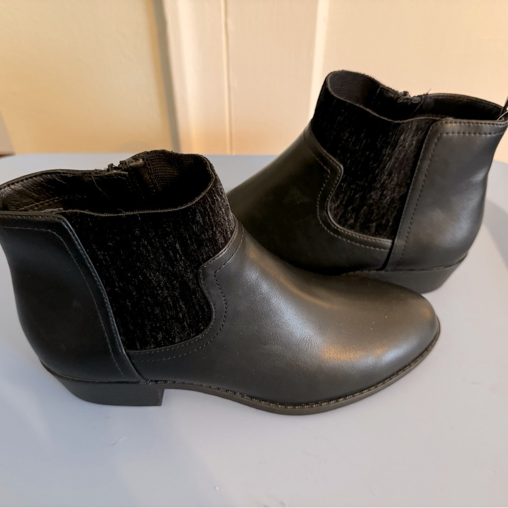Black ankle booties by Torrid size 8 NWT.